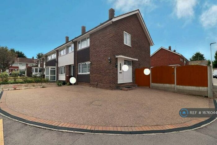 3 Bedroom End Of Terrace House To Rent In Coniston Close, Gillingham, ME7