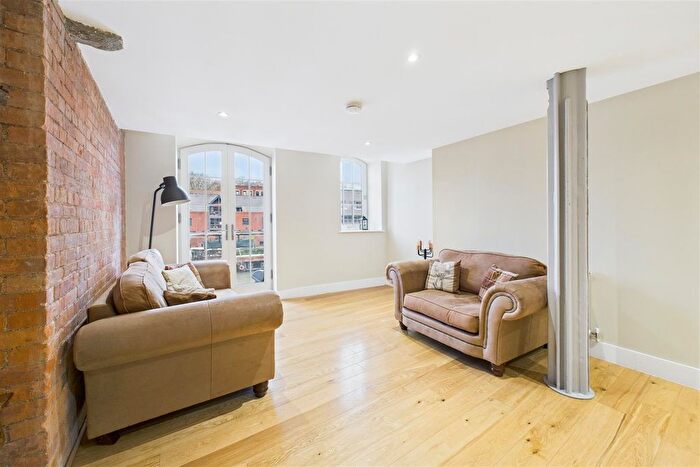 2 Bedroom Flat For Sale In Redcliff Backs, Bristol, BS1