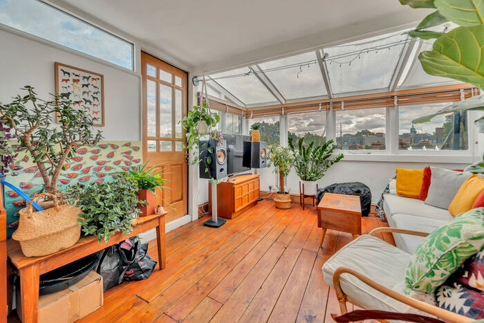 1 Bedroom Apartment To Rent In Aubert Road, Highbury, London, N5