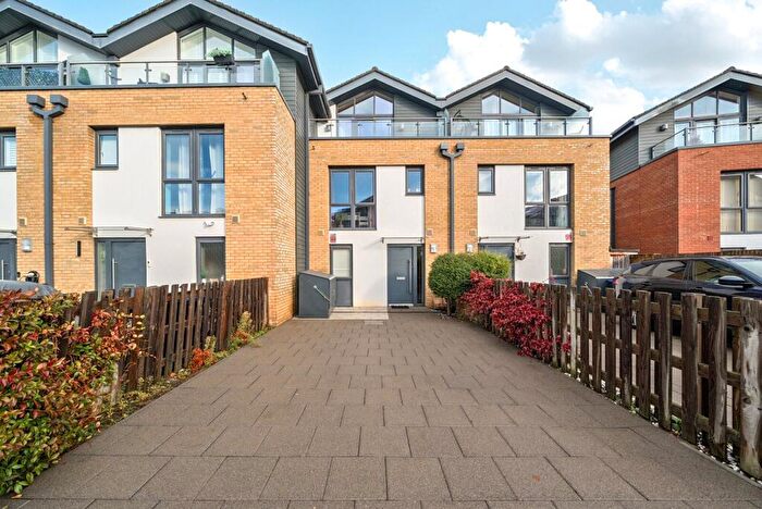 3 Bedroom Terraced House To Rent In Sycamore Avenue, Woking, GU22