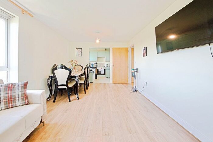 2 Bedroom Flat To Rent In Glebelands Close, London, N12