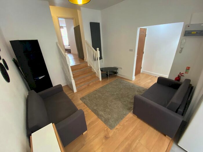 2 Bedroom Flat To Rent In Holloway Road, London, N7