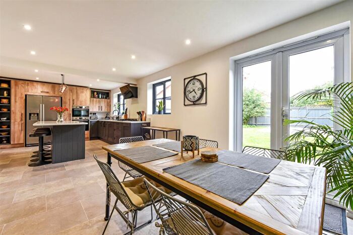 5 Bedroom Detached House For Sale In Cole Close, Andover, SP10