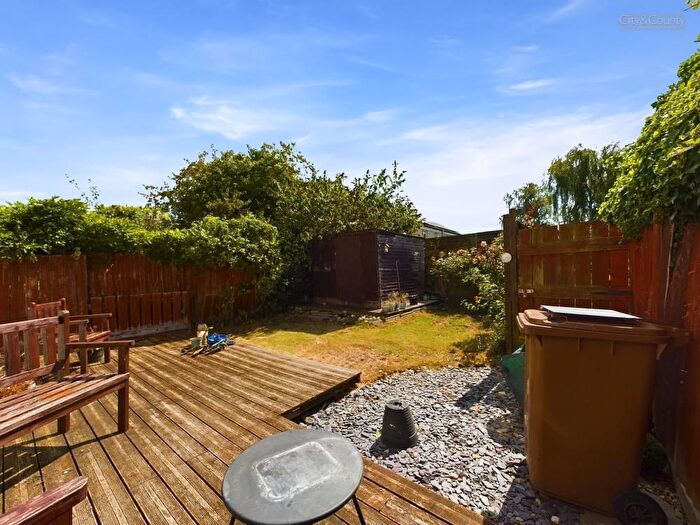 3 Bedroom End Of Terrace House For Sale In Crabtree, Peterborough, PE4