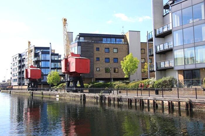2 Bedroom Apartment To Rent In Boardwalk Place, London, E14