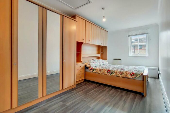 2 Bedroom Flat To Rent In Savoy Close, Stratford, London, E15