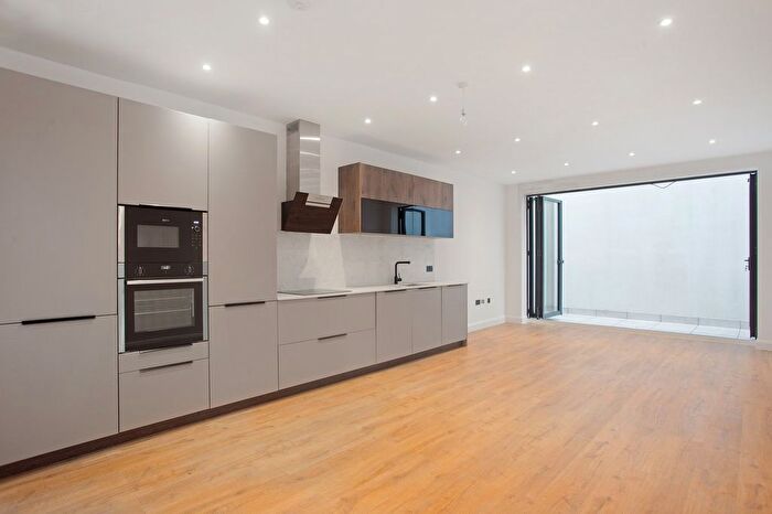 1 Bedroom Flat For Sale In Cranmer Avenue, Northfields, Ealing, W13