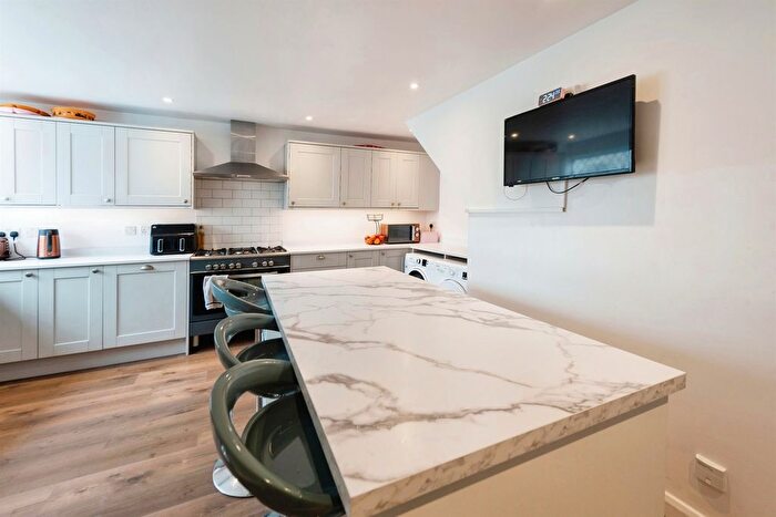3 Bedroom End Of Terrace House For Sale In Linnet Close, Waterlooville, PO8