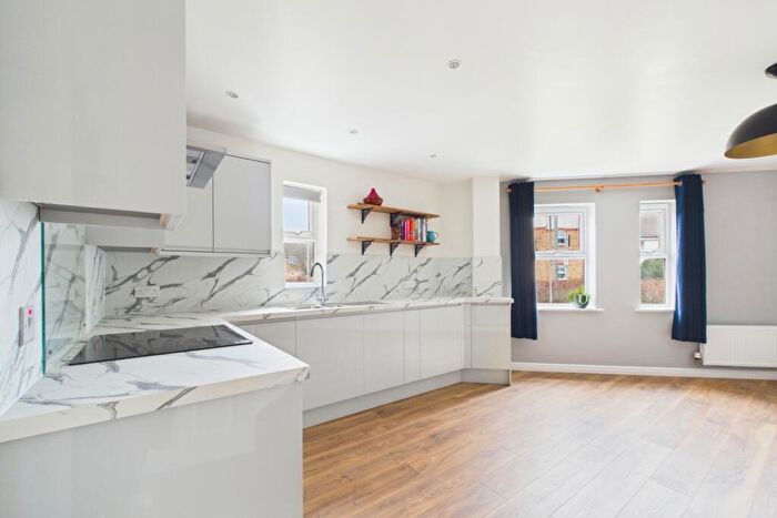 2 Bedroom Flat For Sale In Johnson Drive, Leighton Buzzard, LU7