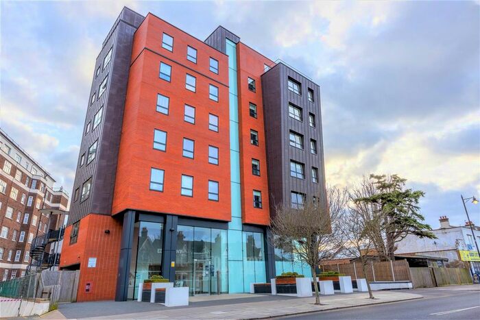 2 Bedroom Flat To Rent In Rectory Grove, Leigh-On-Sea, SS9