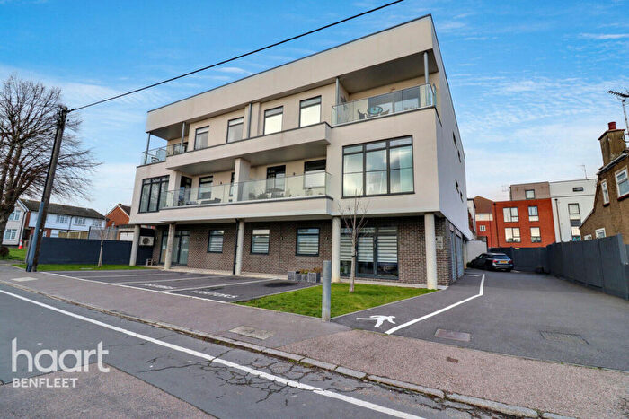 3 Bedroom Flat For Sale In Beech Road, Benfleet, SS7