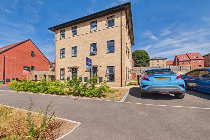 2 Bedroom House For Sale In Iris Crescent, Seacroft, Leeds, West Yorkshire, LS14