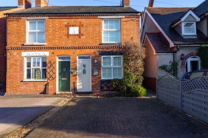 2 Bedroom Cottage For Sale In Willow Grove, Long Itchington, Southam, CV47