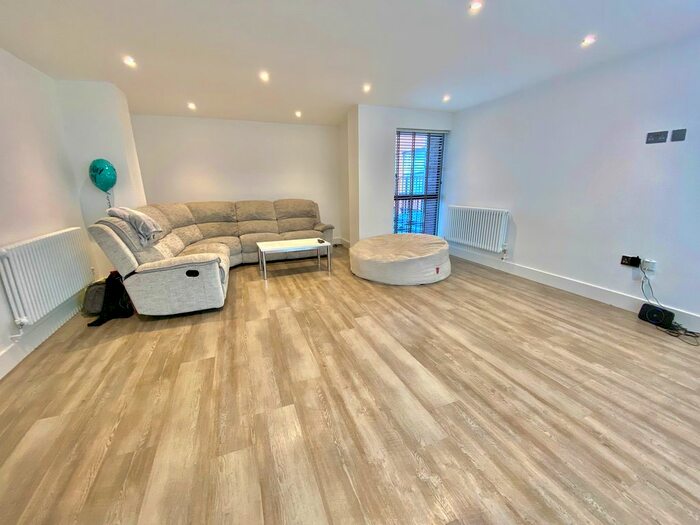 3 Bedroom Flat To Rent In Tenby Street North, Hockley, Birmingham, B1