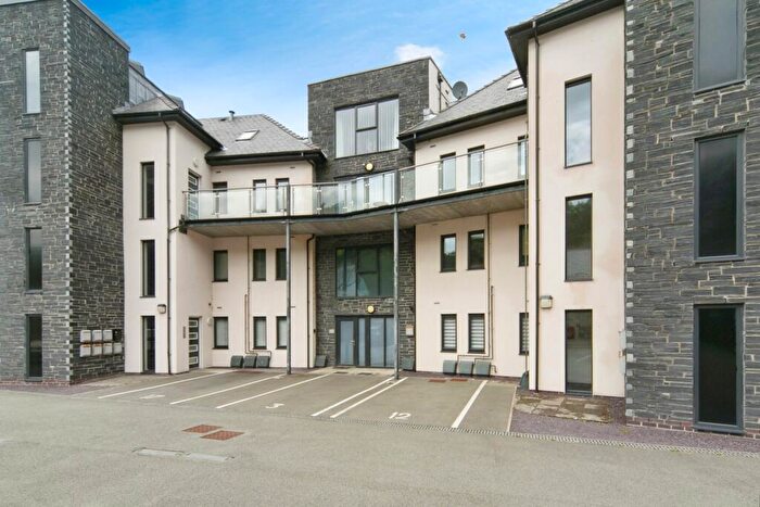 2 Bedroom Flat For Sale In Y Felinheli, Gwynedd, LL56