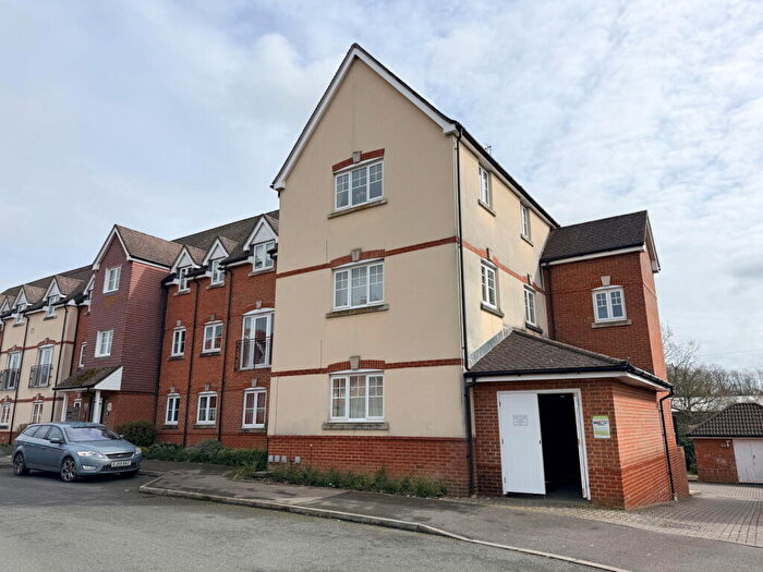1 Bedroom Flat For Sale In Garstons Way, Holybourne, Alton, GU34