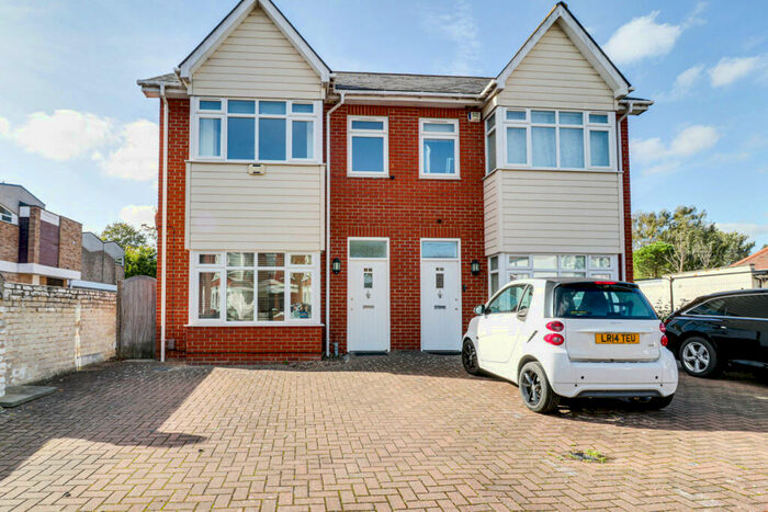 4 Bedroom Semi-Detached House To Rent In Tunbridge Road, Southend-on-sea, SS2