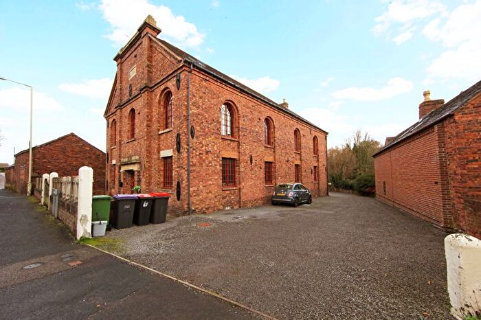 3 Bedroom Flat For Sale In Holly Road, Little Dawley, TF4