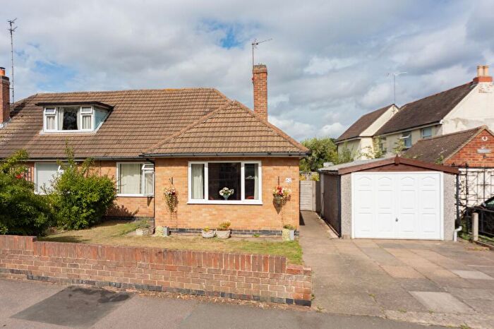 3 Bedroom Semi-Detached Bungalow For Sale In Valley Road, Loughborough, LE11