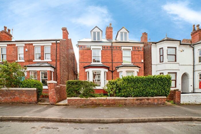 3 Bedroom Semi Detached House For Sale In Waldeck Road, Nottingham, NG5
