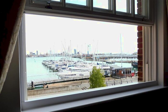 2 Bedroom Flat To Rent In Salt Meat Lane, Gosport, PO12