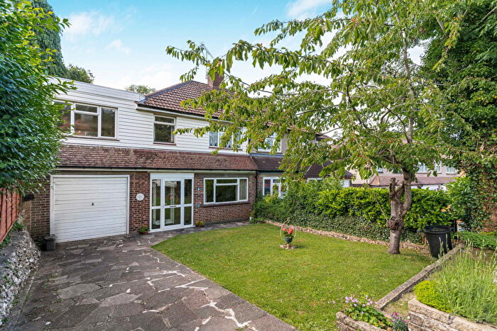 3 Bedroom Semi-Detached House For Sale In Waddington Avenue, Coulsdon, CR5