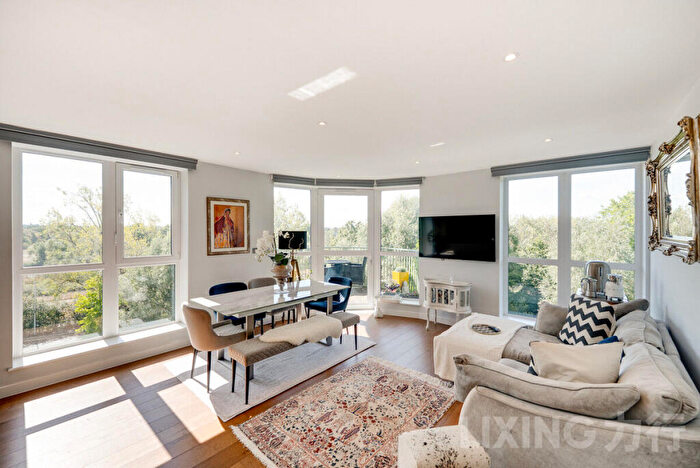 3 Bedroom Apartment For Sale In Grayston House, Astell Road, Kidbrooke, SE3