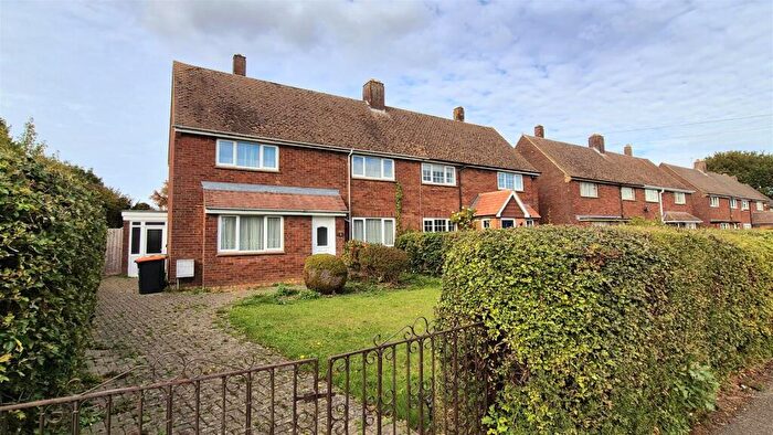 3 Bedroom End Of Terrace House For Sale In Heathfield Close, Caddington, LU1