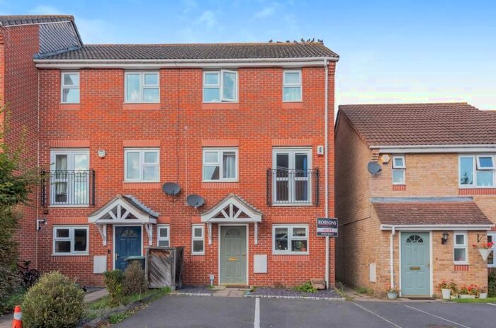 3 Bedroom End Terrace House To Rent In James Way, Watford, WD19