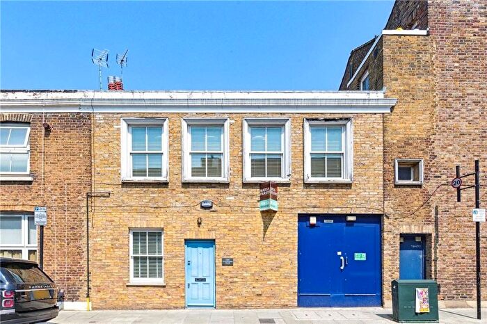 2 Bedroom Maisonette To Rent In Askew Road, Shepherds Bush, W12