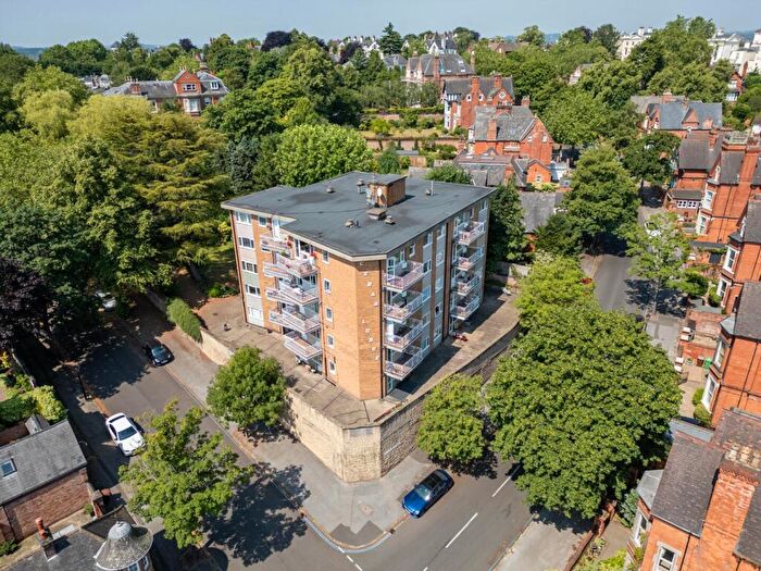 2 Bedroom Apartment For Sale In Tunnel Road, Nottingham, NG7