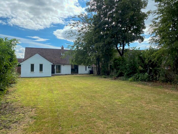 3 Bedroom Bungalow To Rent In High Ash Avenue, Leeds, LS17