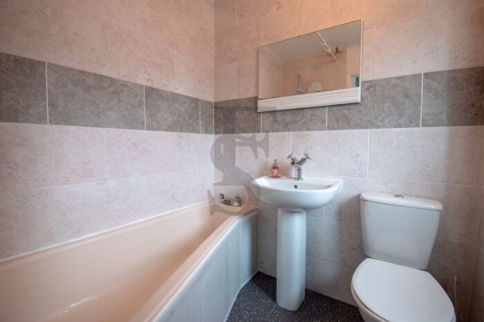2 Bedroom End Of Terrace House To Rent In Sharpley Drive, Leicester, LE4