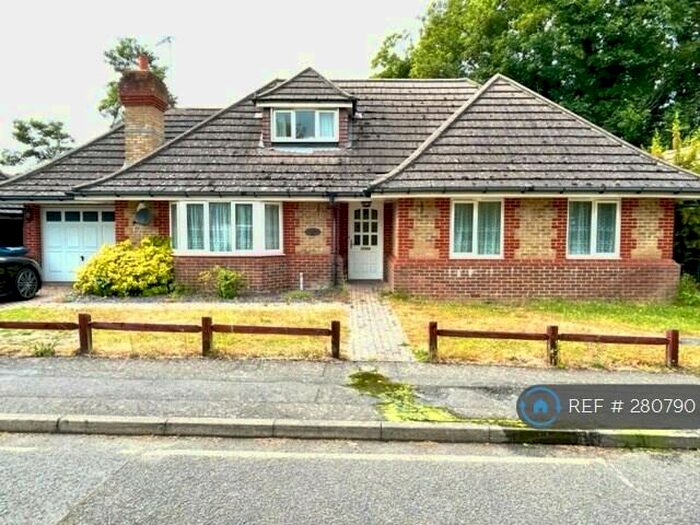 4 Bedroom Detached House To Rent In Larcombe Close, Croydon, CR0