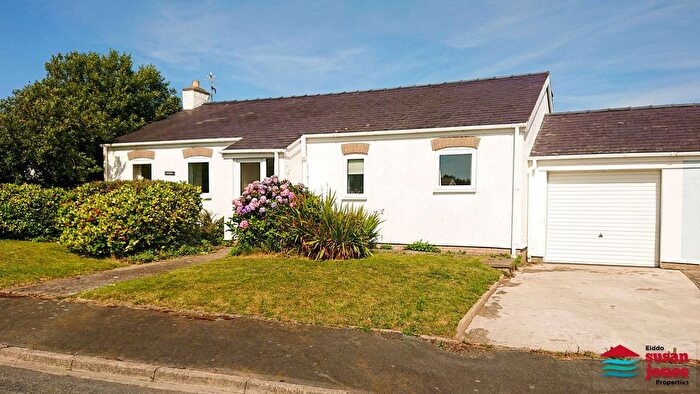 3 Bedroom Semi-detached Bungalow For Sale In Llwyn Gwalch Estate, Morfa Nefyn, Pwllheli, LL53