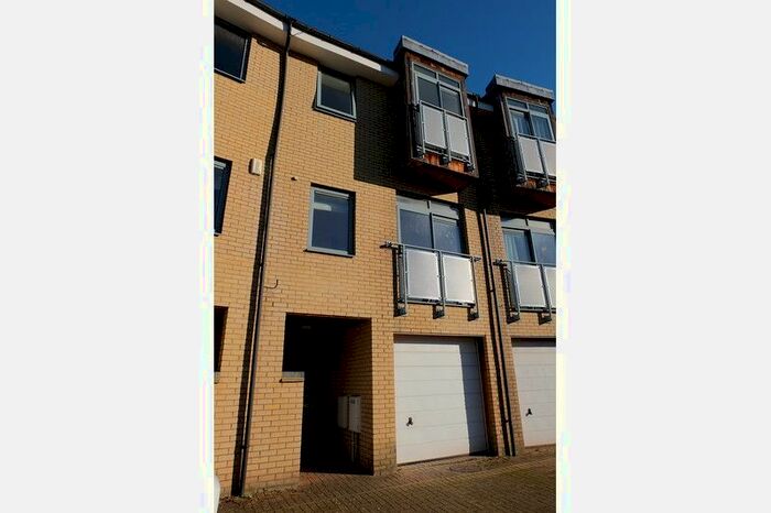 4 Bedroom Town House To Rent In Rustat Avenue, Cambridge, CB1