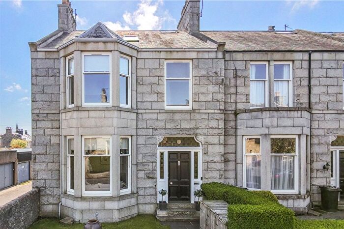 5 Bedroom End Of Terrace House For Sale In Carlton Place, Aberdeen, AB15