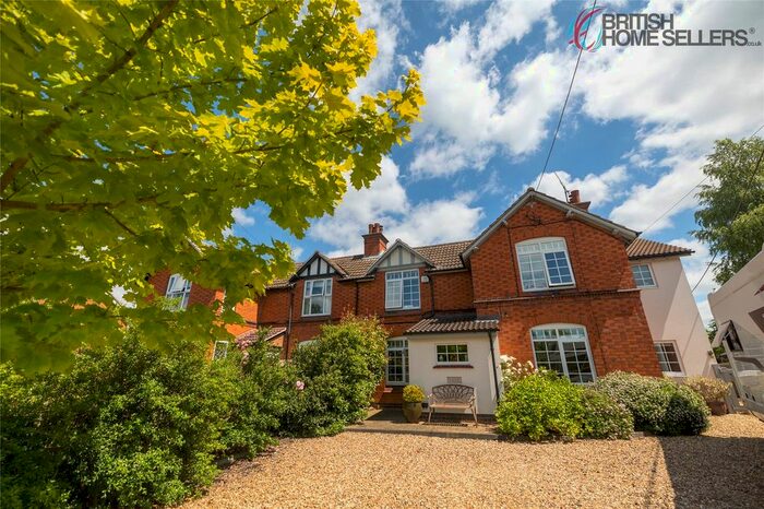 4 Bedroom Semi-Detached House For Sale In The Square, Newton Harcourt, Leicester, Leicestershire, LE8