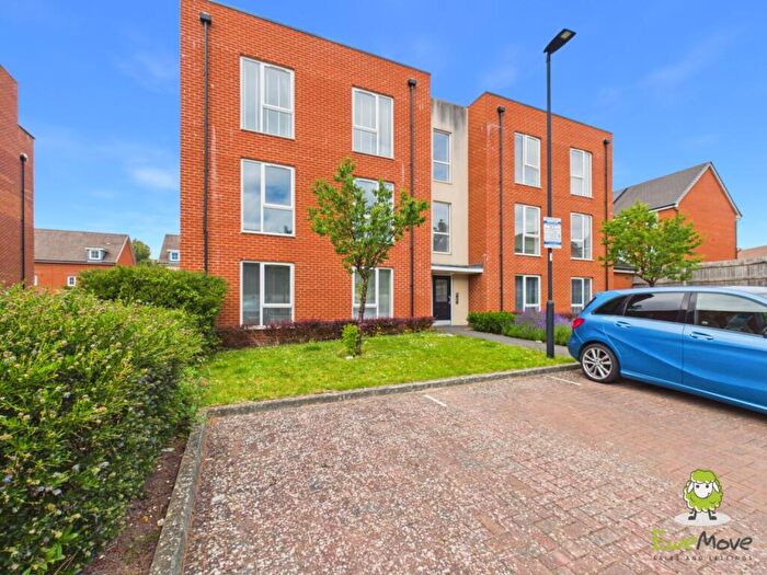 2 Bedroom Flat For Sale In Sydney Court, Robertson Way, Basingstoke, Hampshire, RG21