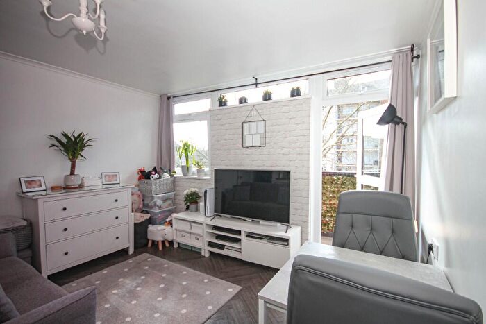 1 Bedroom Apartment For Sale In Canada Estate, London, SE16