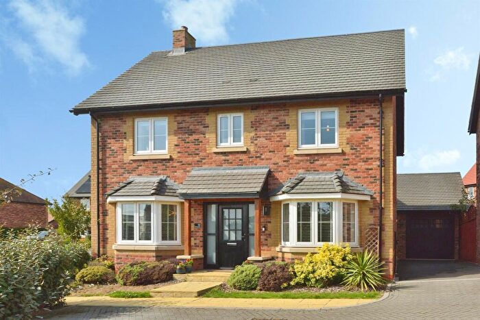 4 Bedroom Detached House For Sale In Keeves Avenue, Hanslope, Milton Keynes, MK19