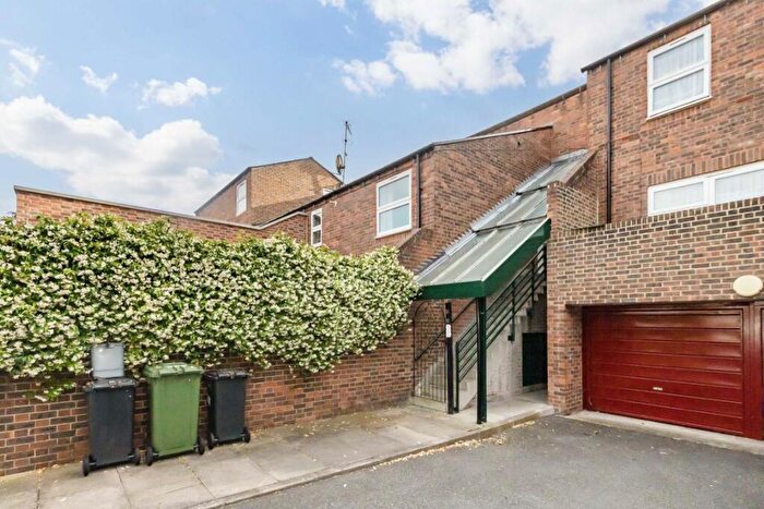 1 Bedroom Flat To Rent In Firs Close, Honor Oak, SE23