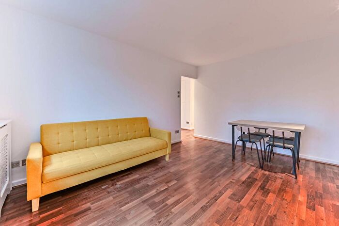 2 Bedroom Flat To Rent In Sylvia Court, Islington, London, N1