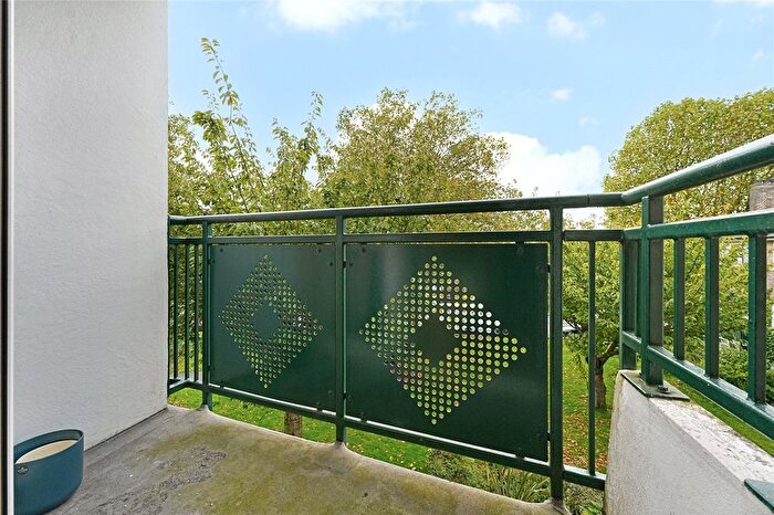 2 Bedroom Flat To Rent In Avon Road, Walthamstow, London, E17