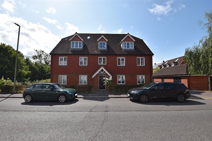 2 Bedroom Flat To Rent In Brookfield Drive, Horley, RH6
