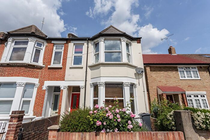 2 Bedroom Flat For Sale In Whitestile Road, Brentford, TW8