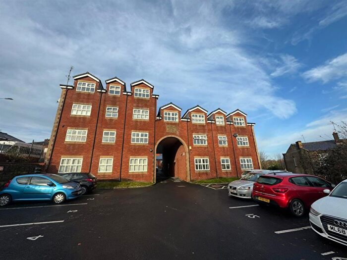 2 Bedroom Flat For Sale In Tottington Road, Bury, BL8