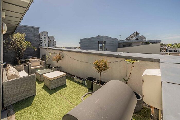 1 Bedroom Flat For Sale In Bicycle Mews, London, SW4