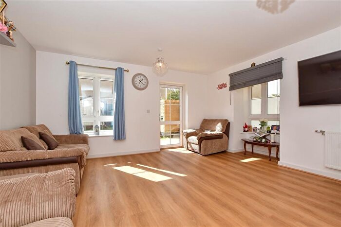 3 Bedroom Town House For Sale In Samuel Peto Way, Willesborough, Ashford, Kent, TN24