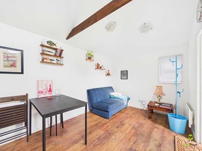1 Bedroom Detached House For Sale In Woodbrook Road, London, SE2